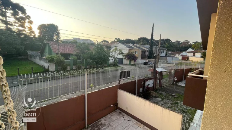 Imagem Incrível sobrado de 165 m² com 4 quartos, sacada, churrasqueira, 2 vagas de garagem à venda por R$ 800.000 - Atuba - Curitiba/PR