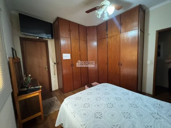 Imagem Casa à venda no Parque São Geraldo, Uberaba: piscina aquecida e varanda gourmet