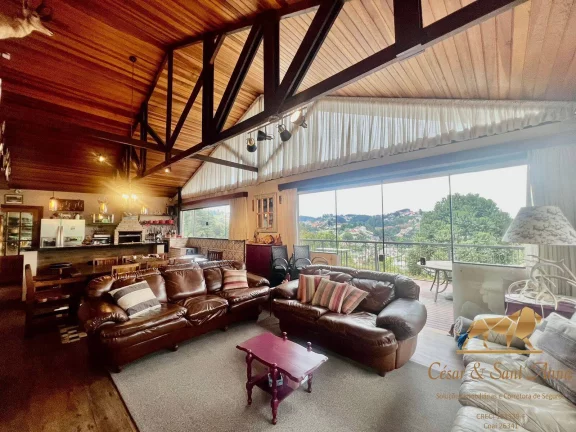 Imagem Linda casa a venda, com vista para centro de Campos do Jordão.