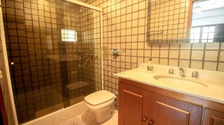 Imagem Casa em Condomínio para Venda em Teresópolis / RJ no bairro Comary