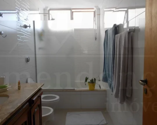 Imagem Apartamento amplo, com janelas grandes, bem arejado e iluminado, living para dois ambientes, 3 dormi...