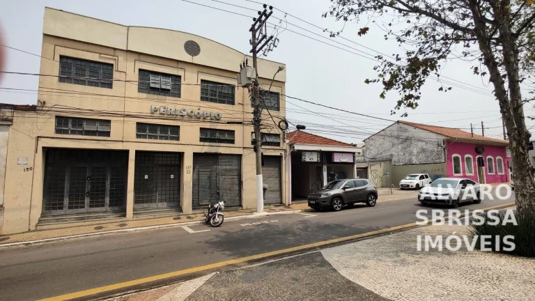 Imagem Terreno na área central da cidade. Utilização Comercial ou Residência. 512,18m2 de área e frente com 12,50 metros. Altíssimo trânsito de veículos