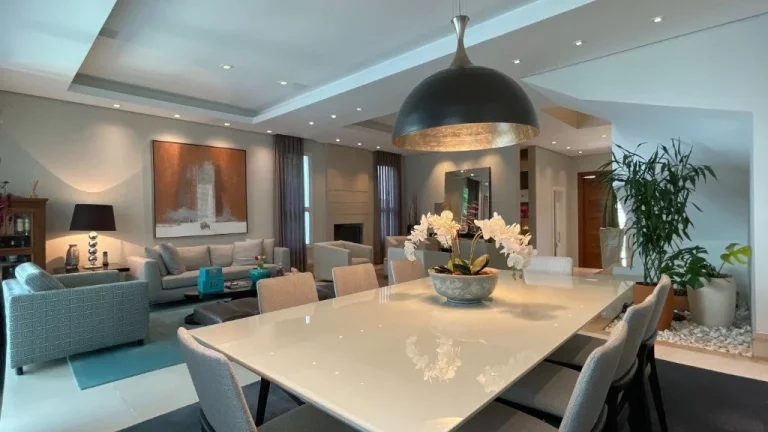 Imagem Imperdível casa em condomínio de luxo no Residencial Tamboré 10 em Santana de Parnaíba-SP: 4 quartos, 4 suítes, 5 banheiros, 4 vagas, 566m²!