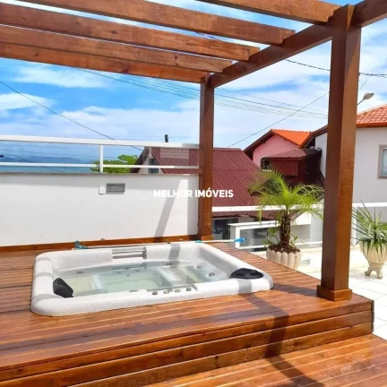 Imagem Casa á 10 metros da praia com Terraço vista Mar, Equipada com 04 dormitórios sendo 01 suíte máster à Venda em Governador Celso Ramos - SC