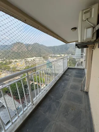 Imagem Imperdível cobertura à venda em Curicica, Rio de Janeiro - 2 quartos, 1 sala, 1 banheiro, 2 vagas de garagem, 130m² de área.