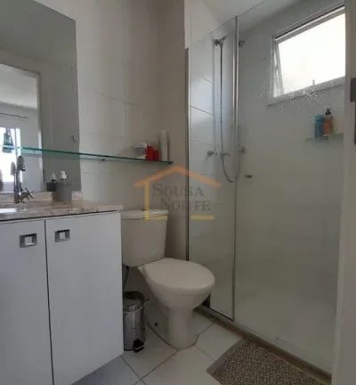 Imagem Apartamento com 3 dormitórios, sendo 1 suíte, todos com armários planejados. Cozinha funcional in...