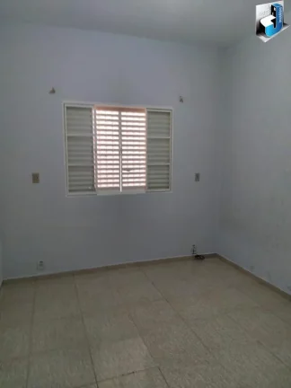 Imagem Casa a venda no Centro de Tatuí a 200m da praça da Matriz.