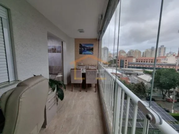 Imagem Um lindo apartamento em porcelanato, todo mobiliado, 1 dormitório, sala, sacada com vidros e persia...