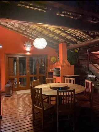 Imagem Venha viver o paraíso na Praia do Curral, em Ilhabela, em uma linda casa em condomínio de alto padrão, localizada ao lado do renomado hotel DPNY. Com