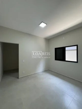 Imagem Casa térrea 3 dormitórios sendo 1 suíte com quintal espaçoso