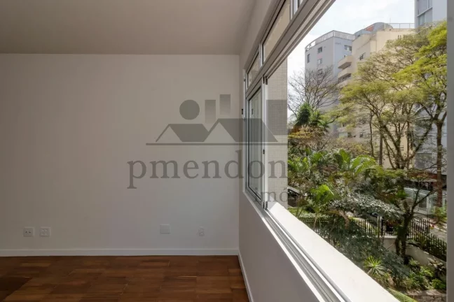 Imagem Excelente apartamento reformado no Itaim Bibi, com 130m² pronto para morar!