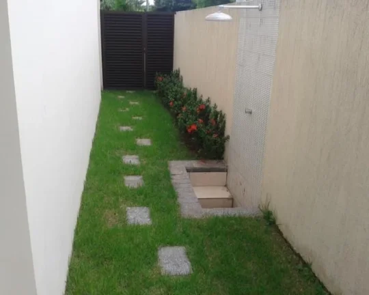 Imagem Casa tipo sobrado de 3 quartos na Enseada ao lado da praça da Brunella, Guarujá-SP: 350m², 2 salas, 2 vagas. Venda ou locação!
