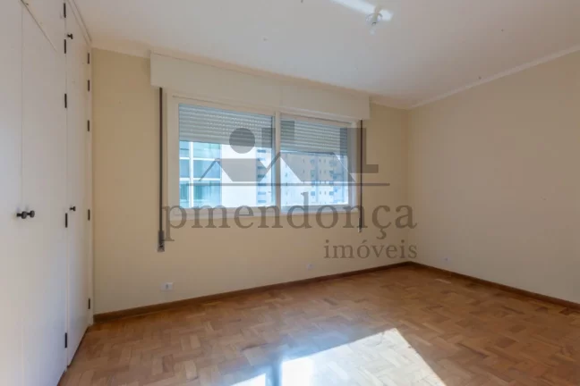 Imagem Apartamento na Rua Maranhão com 4 dormitórios (1 suíte) e 2 vagas, 220m2