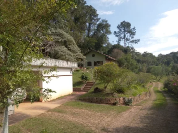 Imagem “Já pensou morar num paraíso com nascentes, colinas, e 7 casas a apenas 50km de São Paulo?”