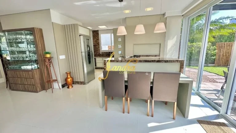 Imagem Sobrado em condomínio fechado 04 suítes com 305m² de área construída