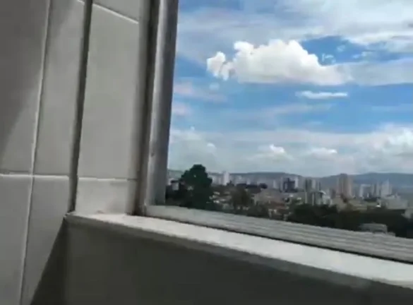 Imagem Excelente apartamento, bem ventilado, 1 dormitório com piso laminado, living para 2 ambientes, banh...