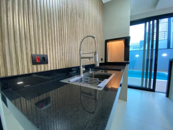 Imagem Casa de Alto Padrão no Condomínio Villa dos Inglezes