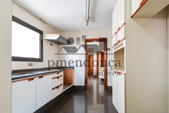 Imagem Apartamento na rua Traipu com 274m² com vista belíssima para Pacaembu.