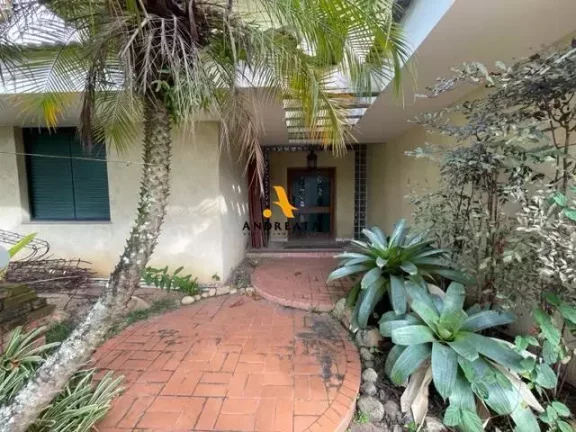 Imagem Novo Leblon - Casa localizada na melhor rua do condominio. Oportunidade de retrofit. Atenção construtrores!!!
