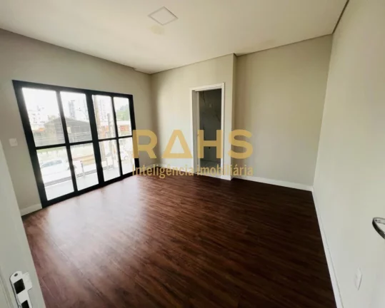 Imagem Casa com arquitetura moderna no Bairro América. Área construída de 204m² Possui 3 suítes amplas...