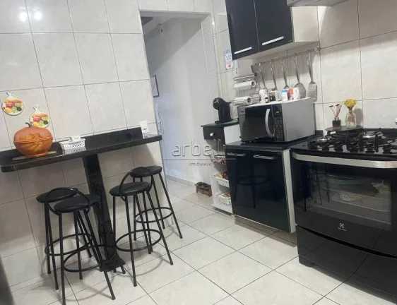 Imagem Sobrado com 100 M², sendo 84 M² de área útil, com 2 dormitórios, 2 banheiros, 1 lavabo, sala, c...