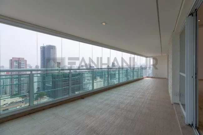 Imagem Maravilhosa cobertura duplex no coração do Jardim América! Com uma área de 450m2, esse imóvel é simplesmente incrível! Possui 4 suítes, todas equipa