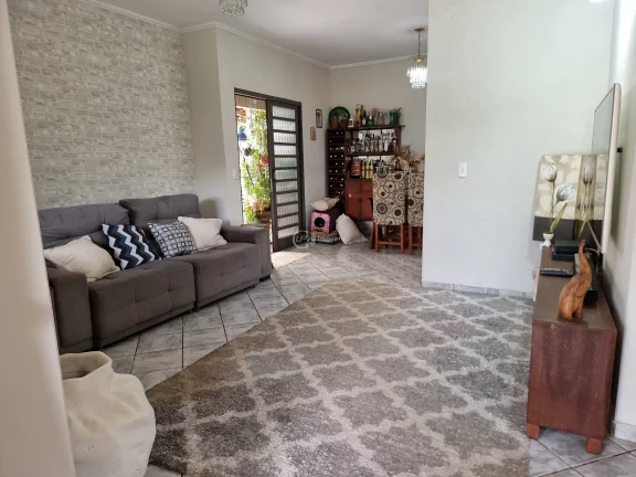 Imagem Linda casa com área gourmet e piscina