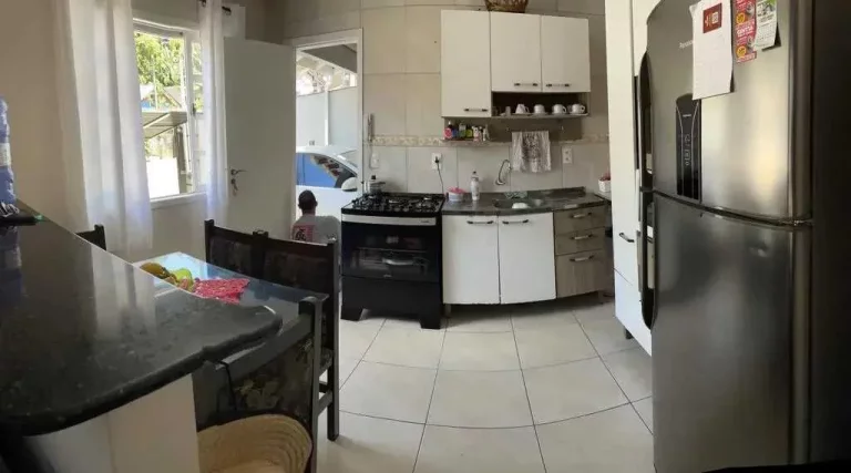 Imagem Casa com 2 dormitórios e 2 vagas de garagem em Camboriú
