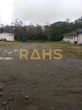 Imagem Este galpão comercial é localizado em Araquari, fundos do KM-65 da BR-101, com área total de 63.4...