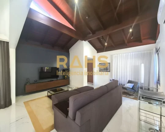 Imagem Casa em Condominio Alto Padrão Projetada pelo Arquiteto Mauricio Ribeiro Em local alto do condomín...