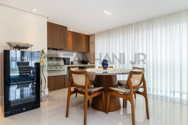 Imagem Imperdível oportunidade: Apartamento de alto padrão com 3 suítes e 3 vagas na Vila Nova Conceição, São Paulo-SP!