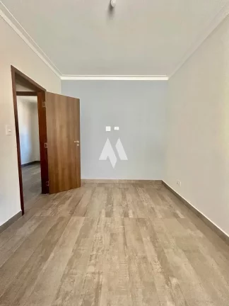 Imagem Linda casa em condomínio novo com acabamento impecável