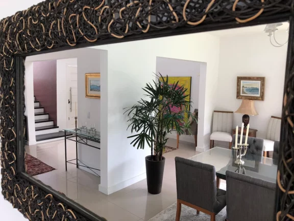 Imagem Luxuosa Casa de Alto Padrão no Jardim Panorâmico, Garopaba-SC: Conforto e Sofisticação!