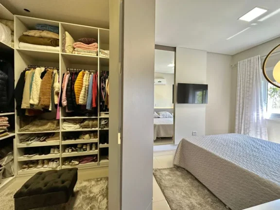 Imagem Casa em Condominio 4 Dormitórios - Bairro --