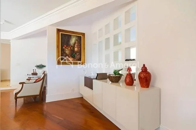 Imagem Lindo sobrado com 4 quartos, sendo 1 suíte máster, salas de jantar, estar e TV, cozinha planejada,...