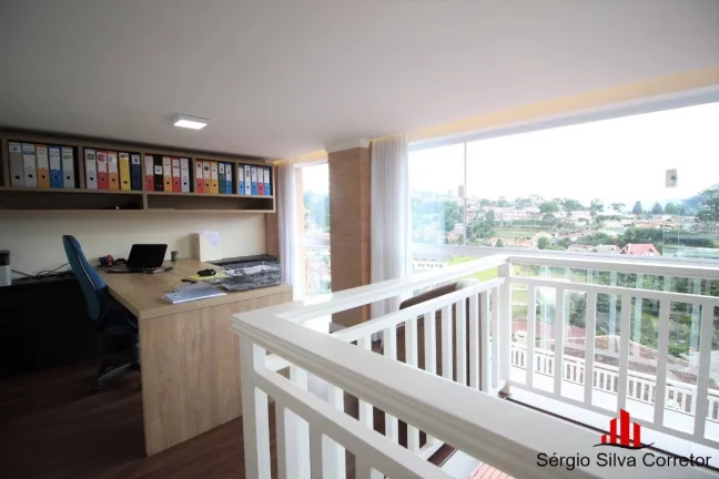 Imagem Casa com 3 Quartos à Venda, 272,00 m² VILA TELMA, Centro Campos do Jordão.