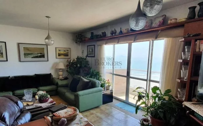 Imagem Apartamento Frente Mar para reformar com 3 dormitórios à venda na Barra Sul em B