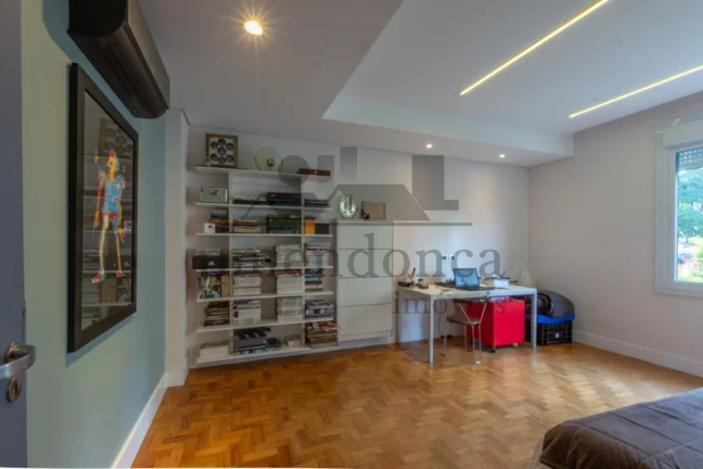Imagem Apartamento reformado em edifício clássico da Av Angélica, ao lado da Praça Buenos Aires.