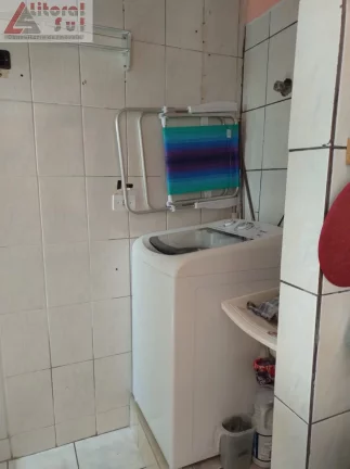 Imagem Apartamento à venda em Praia Grande-SP, bairro Ocian: 1 quarto, 1 sala, 1 banheiro, 32,00m² de área.