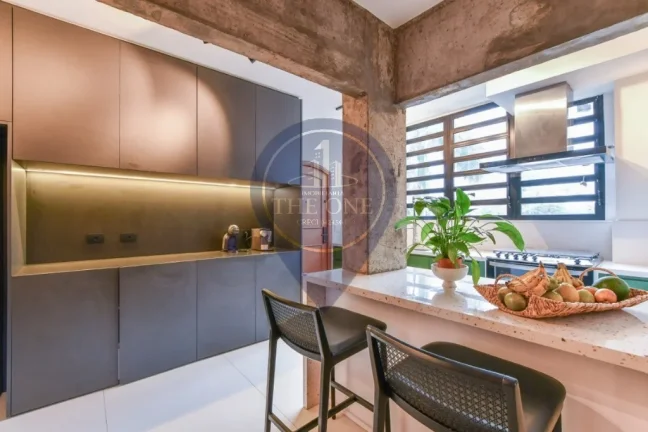 Imagem Cobertura de luxo à venda em São Paulo-SP, Alto de Pinheiros: 3 quartos, 1 suíte, 2 salas, 4 banheiros, 2 vagas, 260 m². Venha conferir!