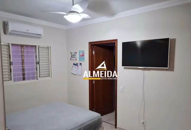 Imagem Casa com 5 dormitórios à venda, 264 m² por R$ 1.200.000,00 - Estádio - Rio Claro/SP