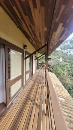 Imagem Imóvel à Venda na Praia do Rosa: Casa com Vista para o Vale, 4 Quartos, 770m² de Terreno!