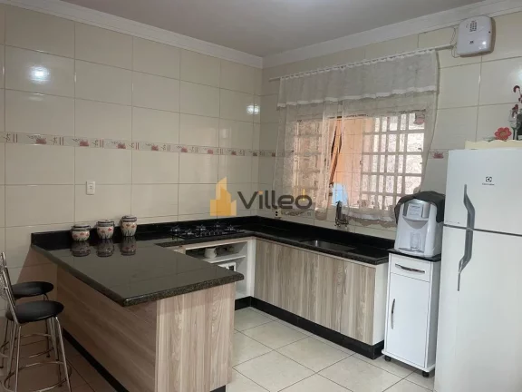 Imagem Descubra uma rara oportunidade de viver com elegância e praticidade em um sobrado moderno e bem dis...
