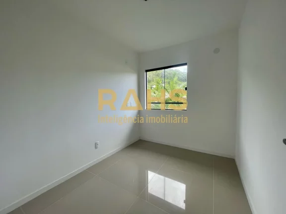 Imagem Apartamento com 1 suíte mais 2 quartos à venda no Bairro Iririú em Joinville - SC, por R$ 385.000...