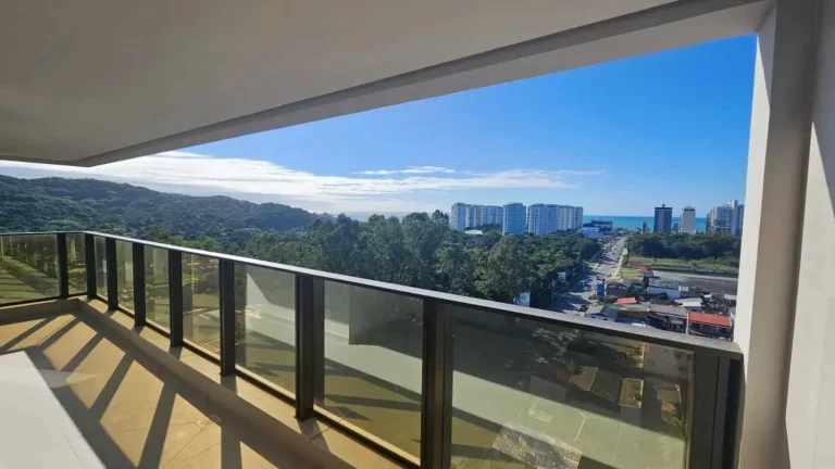 Imagem Apartamento sem mobilia com 3 dormitórios sendo 2 suítes e 3 vagas de garagem em Itajaí