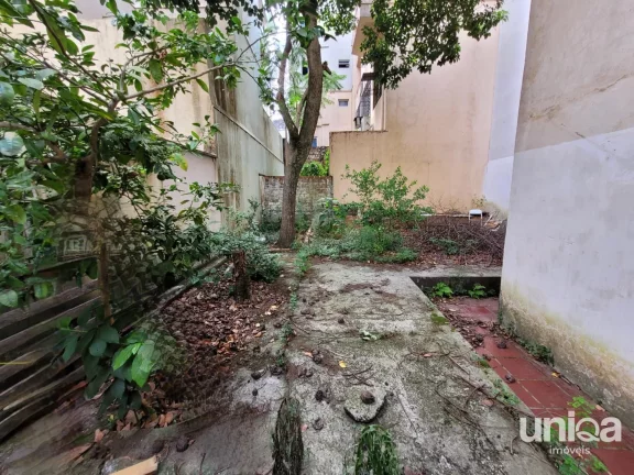 Sobrado de 03 andaraes com 06 dormitórios vaga de garagem para até 04 carros e e