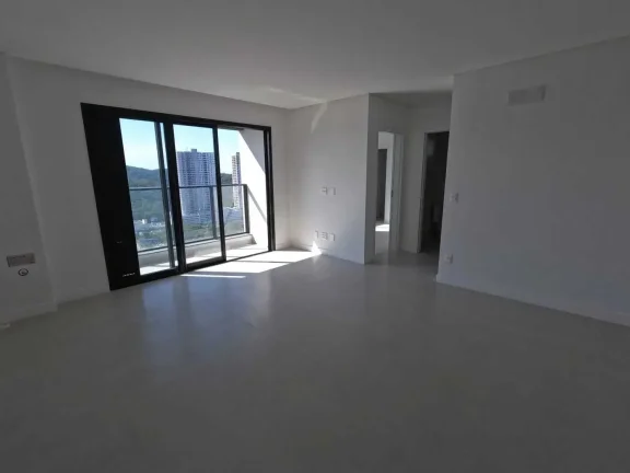 Imagem Apartamento com 2 dormitórios sendo 1 suíte e 2 vagas de garagem na Praia Brava/SC