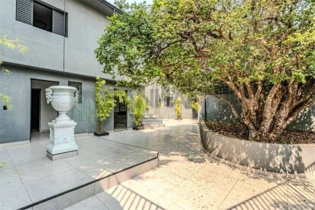 Imagem Casa Comercial para Locação em Jardim Paulista, São Paulo-SP: 8 Salas, 4 Banheiros, 10 Vagas de Garagem, 550 m² de Área.