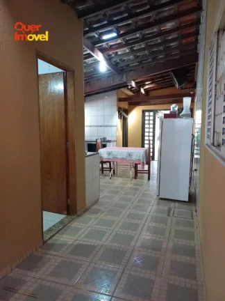 Imagem Imperdível oportunidade de casa à venda em Ribeirão Preto-SP, bairro Parque Residencial Cândido Portinari: 3 quartos, 2 salas, 2 banheiros, 4 vagas de garagem e 290m²!