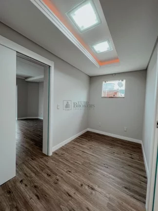Imagem Casa com 3 dormitórios à venda no bairro Nações de Balneário Camboriú/SC